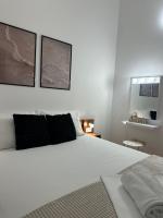 One-Bedroom Apartment with Balcony