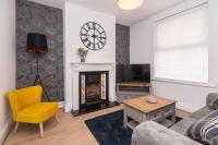 Modern 3 Bedroom Home in Central Rugby w Parking - B&B Rugby