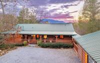Luxury! Views, Hottub, Theater, GameRoom, Private, Wood Fireplace - B&B Gatlinburg