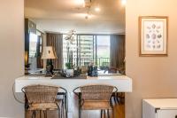 Spacious 14th Floor Corner Suite, Partial Diamond Head and Ocean Views with FREE Parking! (11413) - B&B Honolulu