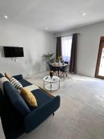 Deluxe One-Bedroom Apartment