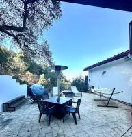 Your Vacation Home in the Hills of Studio City - B&B Studio City