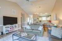 2 Mi to Water Myrtle Beach Condo with Pool Access - Chambres d’hôtes Myrtle Beach