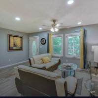 Athens home with Deck Near Sanford Stadium - B&B