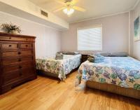 OCEANFRONT HOUSE ON THE SAND 2 Kings 4br 4ba 1st Floor of Triplex SLEEP 12 PGP1 - Chambres d'hôtes Myrtle Beach