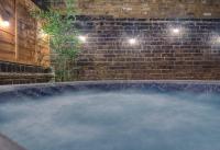 London Putney High St - hot tub, rooftop & cinema - B&B Londra