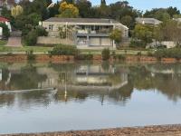 BelleVue Luxury Cottage - A serene waterfront escape! - B&B Durbanville