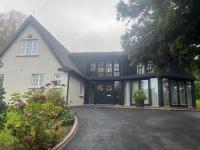 Spacious 5-Bed House - Garden Parking & Bbq - B&B