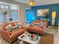 Luxury Coastal Escape with Mumbles Lighthouse View Pass the Keys - Bed and Breakfast Swansea