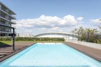 HostWise – Studio w/ Terrace, Pool & Gym by Dragão - Chambres d’hôtes