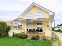 Modern & cozy house with 3 bed rooms and garden - B&B Prievoz