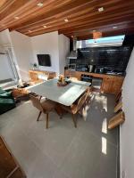 LVR 14 - Cobertura com churrasqueira e próximo ao Capivari - B&B