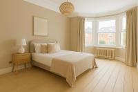Stylish House with a large Garden 2min to Clapham South Tube - B&B