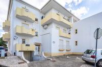 Sunny Flat w/ Balcony near the Sea by HostWise - Ferienwohnung Albufeira