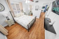 Superior One Bedroom Queen with Kitchen and Sofa Bed