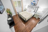 Deluxe Two Bedroom Queen w/ Kitchen and Sofa Bed