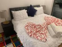 4 Guests - Free Parking - Easy Access to London - Bed and Breakfast