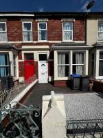 Harmony House - Close to Blackpool FC - Excellent Transport Links - Sleeps up to 6 - B&B