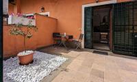 DOMUS Emy - deliziosa casa a piano terra con giardino e posto auto a Ciampino - Bed and Breakfast
