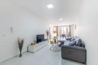 Brand New Spacious Apartment with Far Sea View - Bed and Breakfast