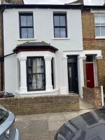 GRAVENEY HOUSE -Sleeps 8 - London Zone 3 - B&B
