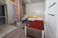 Dreibettzimmer mit Dusche