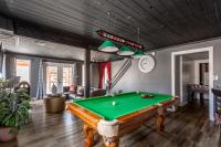 Mahogany Sun Hot Tub Theater Room Fire Pit - Chambres d’hôtes East Stroudsburg