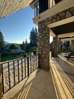 Pine Peak Apartments - B&B