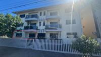 Apto completo, 3 quartos, 2 banheiros, sala com tv a cabo smart, internet rápida, cozinha completa, lavanderia, 2 vagas de garagem, para até 5 pessoas, apto de fácil acesso, no centro da cidade - Bed and Breakfast Dois Vizinhos