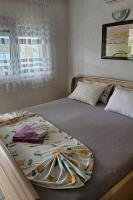 Apartamento de 2 dormitorios con terraza y vistas al mar