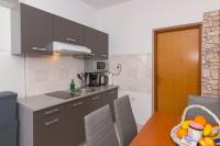 Villa Neptun - Bed and Breakfast Pirovac