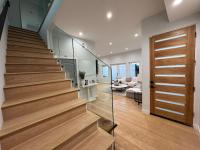 Newly constructed 2 bedroom by La Cienega Plaza with parking, modern kitchen, washer dryer and very central to attractions - Chambres d’hôtes Los Angeles
