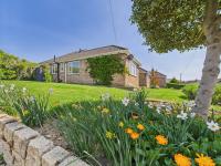 Delabere Road Bishops Cleeve Free Parking WiFi - B&B Bishops Cleeve