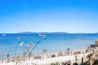 Hyères Plage Bona 1 chambre lit superposés Parking Wifi Pieds dans l'eau BY HC - B&B