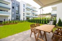 Bright Sun Seasons 24 Apartments in Pogorzelica Close to the Beach with Parking and Balcony by Noclegi Renters - Chambres d'hôtes Pogorzelica