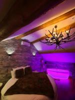 Queen Suite with Spa Bath