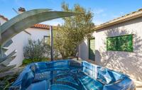 Holiday home with whirpool 2 bedrooms Jezera - Bed and Breakfast