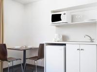 city unit at gouger st 106 - Bed and Breakfast Adelaide