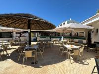 Beachside Bliss T2 with Pool & Beach Access by Drago Rentals - B&B Albufeira