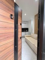 White and Cozy Apartment - B&B
