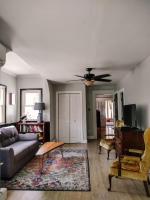 Charming-kid friendly-fully equipped kitchen - B&B Farmington