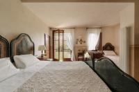 Zimmer mit Queensize-Bett und Gartenblick