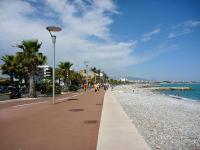 Appartement rénové - Chambre double - Parking - Climatisation - 10 min de la plage - B&B Cagnes-sur-Mer