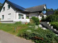 Ferienwohnung Plötz- mit Sonnenterrasse und E- Auto Ladestation - Chambres d'hôtes Kölpinsee