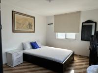 Studio met Queensize Bed