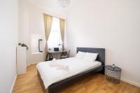 Bright 3-Bedroom Apartment with Free Parking - Barona Street - B&B Riga