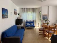 Spacious apartment with the private terrace - B&B Arona