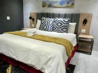 Deluxe Double Room (2 Adults + 1 Child)