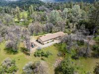 Scenic Serenity 50 acres/hot tub/game room - B&B