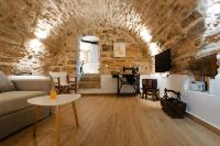 KINI Terra Chios Medieval Stone Home with Parking - B&B Koiní